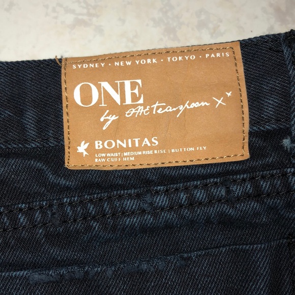 One Teaspoon Destroyed Jean shorts - Picture 3 of 4